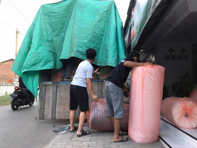 Bubble wrap Jember hitam putih rol-rol.an / meteran bisa SE INDONESIA RAYA