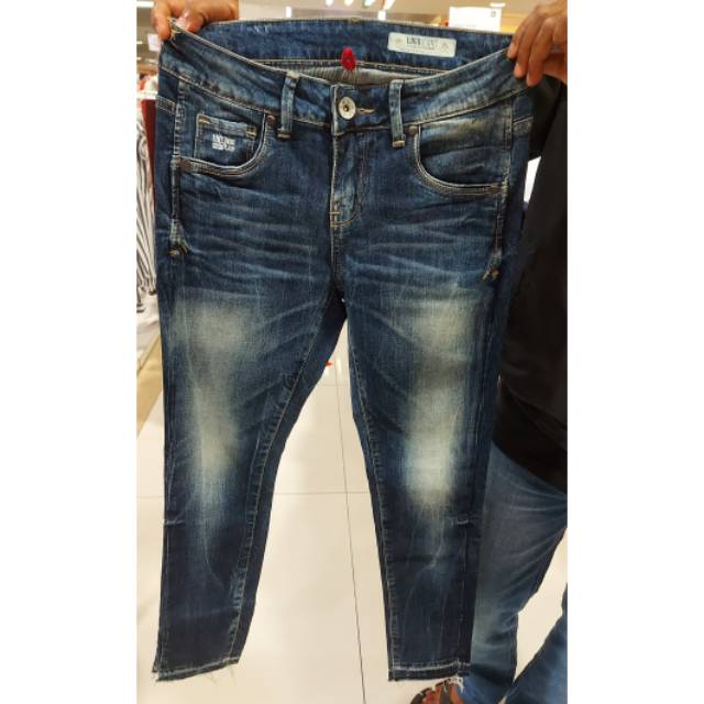 Logo celana jeans wanita size S Shopee Indonesia Logo celana jeans wanita size S Shopee Indonesia