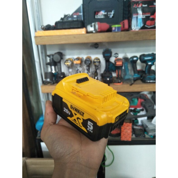 baterai dewalt 20v 5.0 ah bekas mantap