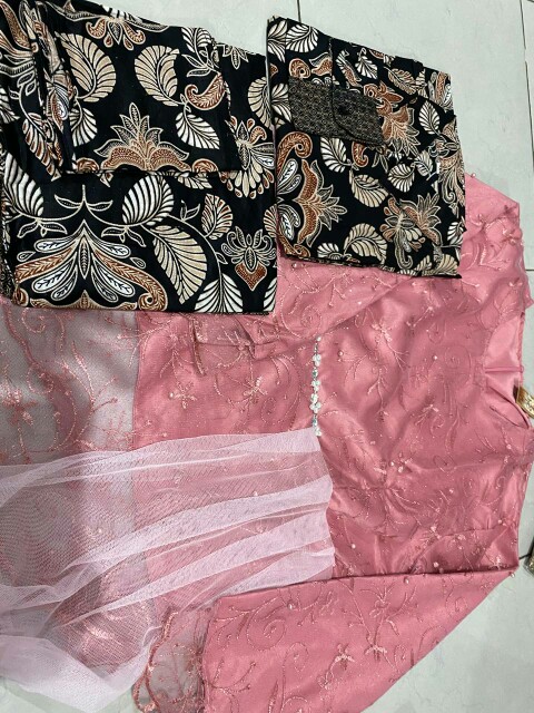 Batik Couple Kebaya Tunangan Set Anisa Lamaran Wisuda Nikahan Wanita Terbaru Modern
