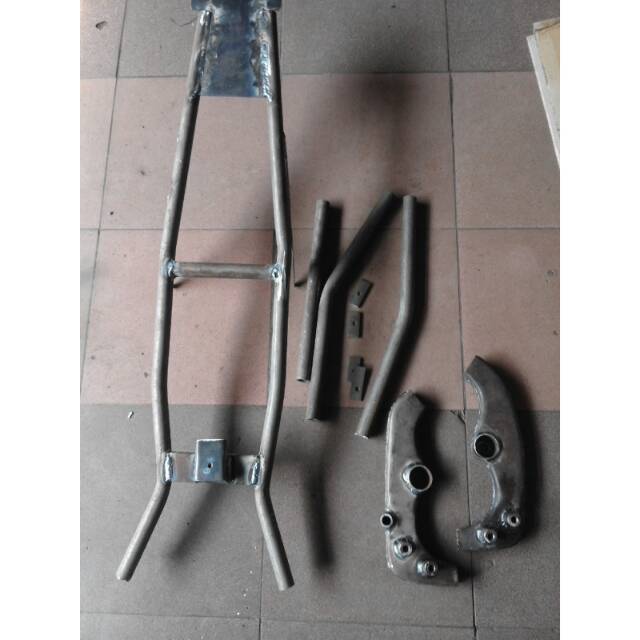 Rangka trail bagian belakang dan lakop kiri kanan dudukan step