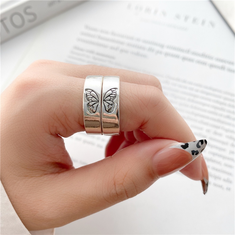 Set Cincin Desain Butterfly Hati Motif Kotak-Kotak Hitam Putih Bahan Metal Gaya Punk Untuk Wanita