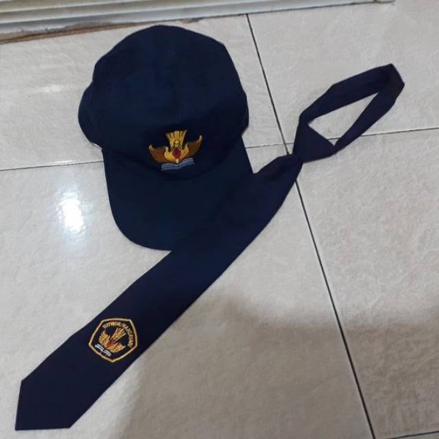 Paket Topi dan Dasi SMP