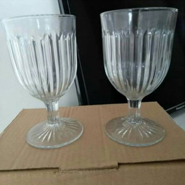 Gelas wine ( gelas berkaki)