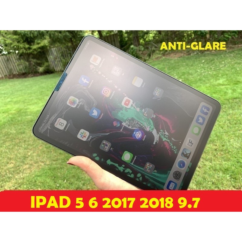 ANTI GORES GLARE IPAD 9.7 inc IPAD 9,7 IPAD 6 /IPAD 5 ANTI GORES ANTI MINYAK SILVER