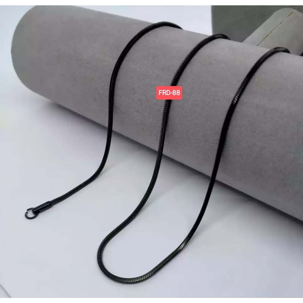 TERLARIS KALUNG TITANIUM HITAM/SILVER/KUNING PRIA DAN WANITA MODEL BULAT/GEPENG/KOTAK TERLARIS TERMURAH