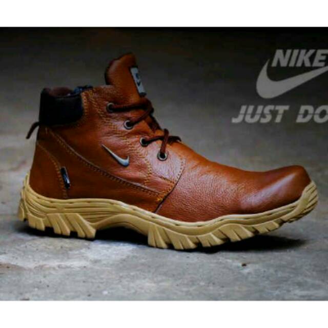 nike boots original