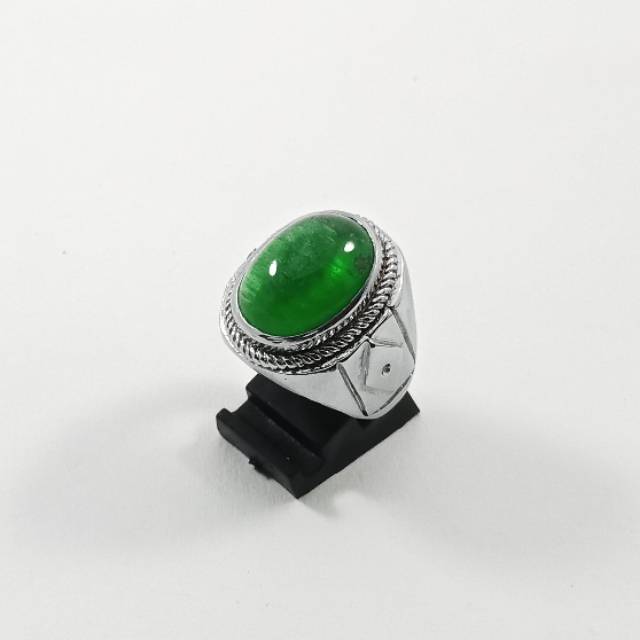 Cincin Batu Zamrud Kalimantan Dengan Ring Tanam Mewah Anti Luntur Beda Dari Yang Lain