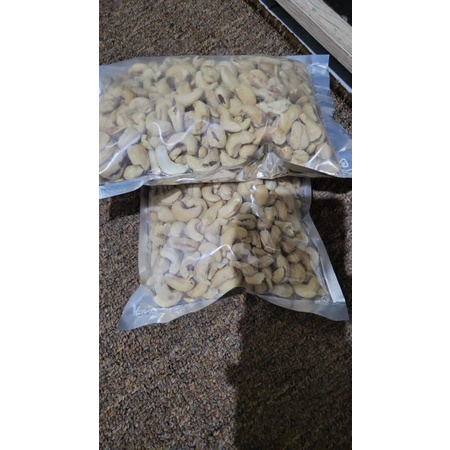 

Kacang mente mentah utuh kemasan 1kg