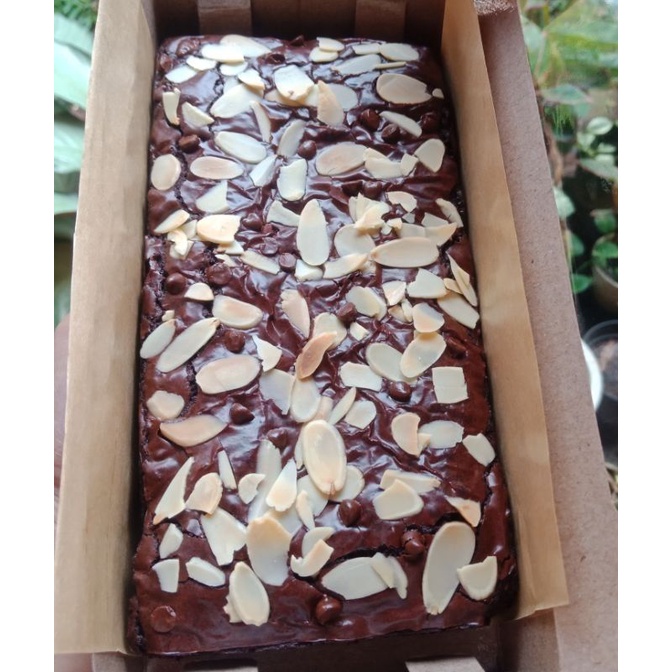 

Fudgy brownies original topping almond 20x10cm