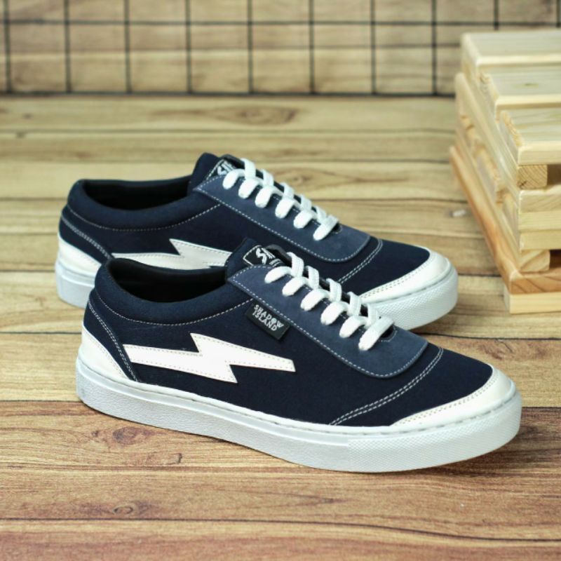 Sepatu Sneakers Pria Casual Outdoor Kets Santai Sekolah Original Distro