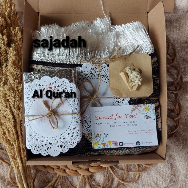 

Hamper sajadah | hampers al quran | kado ulang tahun | kado wisuda | hadiah