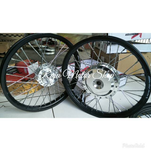 Velg set semua motor metic : Vario 110, Vario 125, Vario 150, ring 17 x 140/140