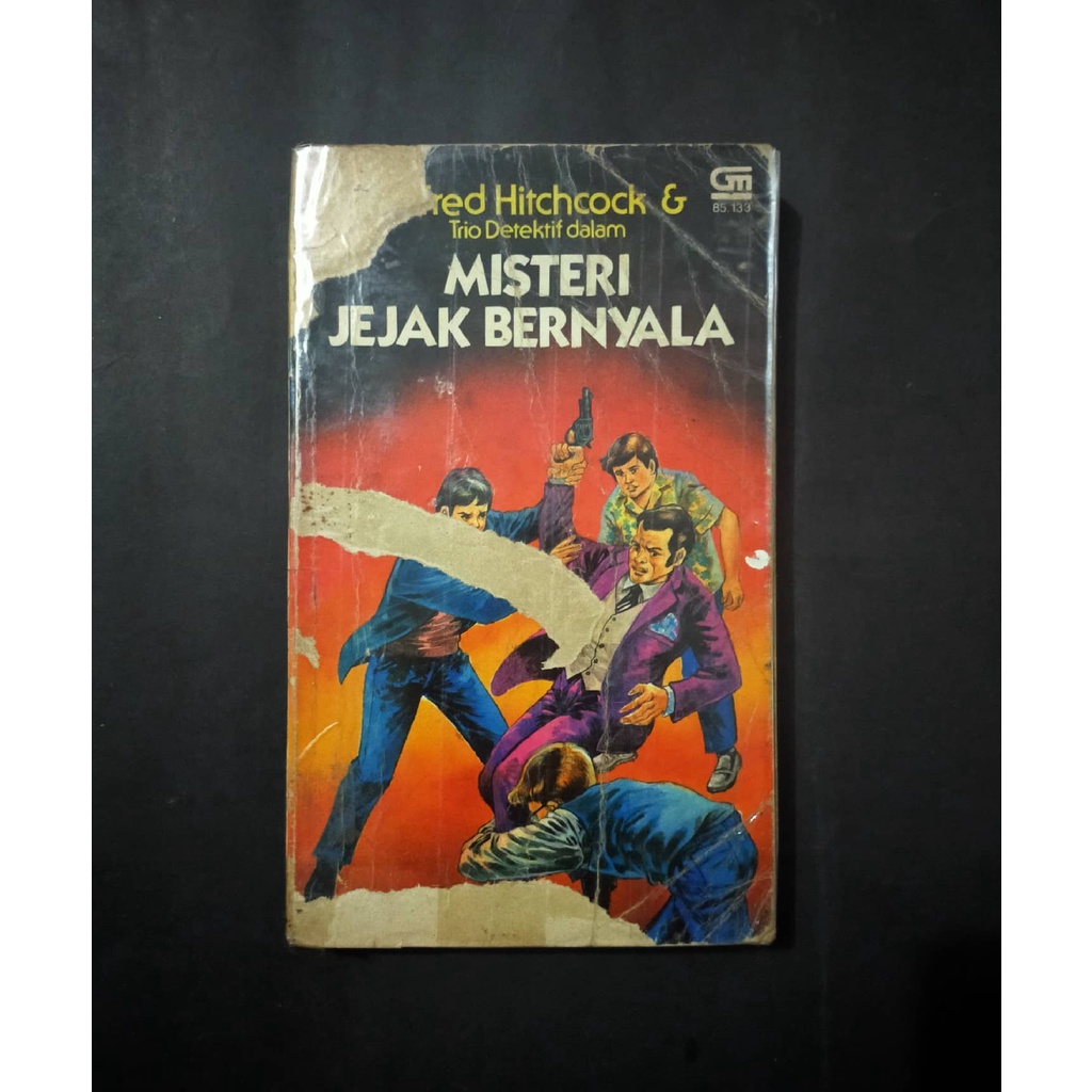 Buku Novel Serial Trio Detektif No. 15 Misteri Jejak Bernyala