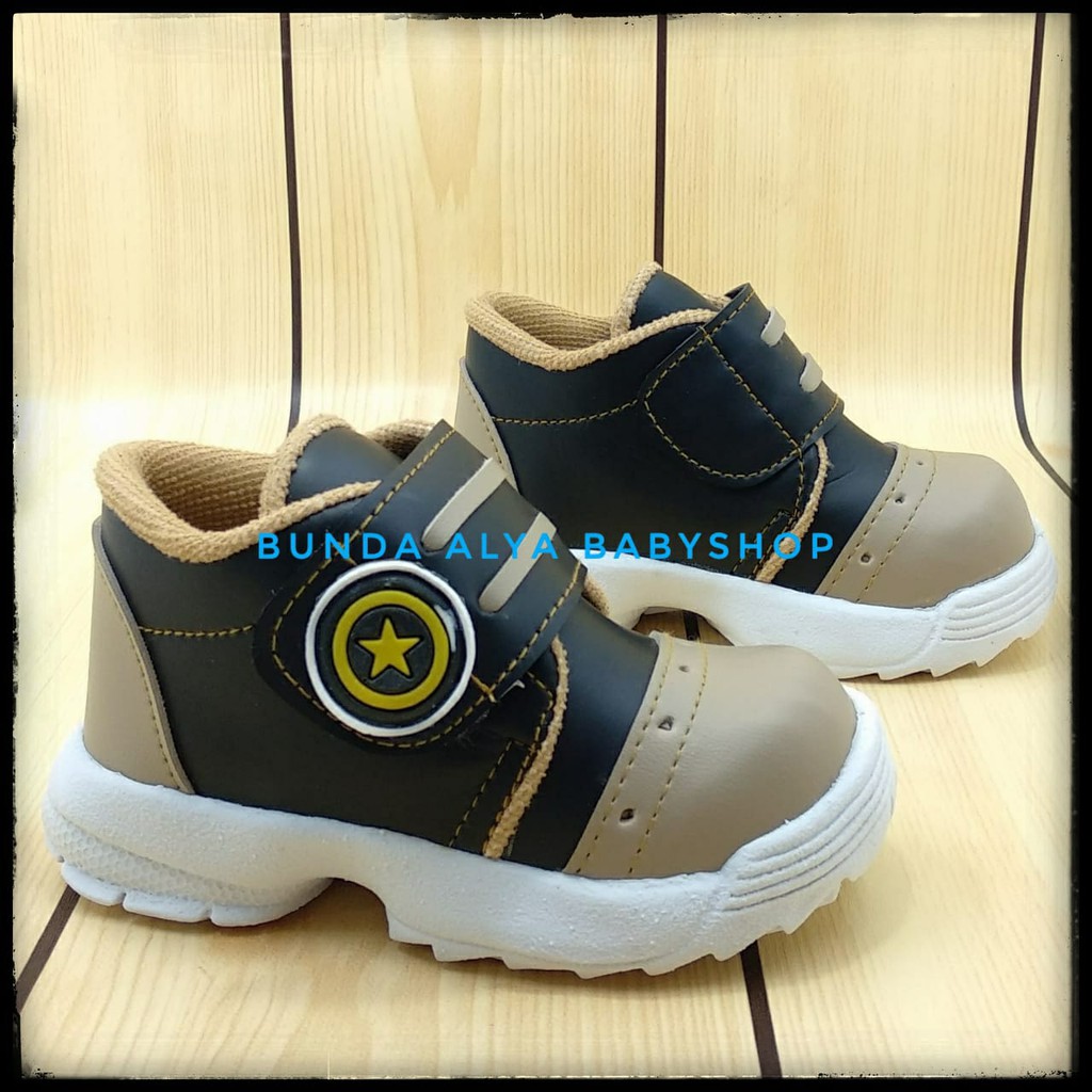 Sepatu Anak Laki Laki Usia 3 4 Tahun Size 28 - 30 HITAM KREM Karet Anti Licin - Sepatu Boots Anak Cowok Anti Licin Alas Karet