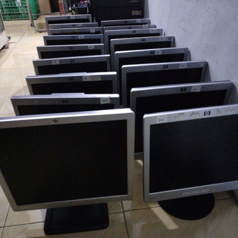 Lcd monitor 15 inc mulus jernih bergaransi