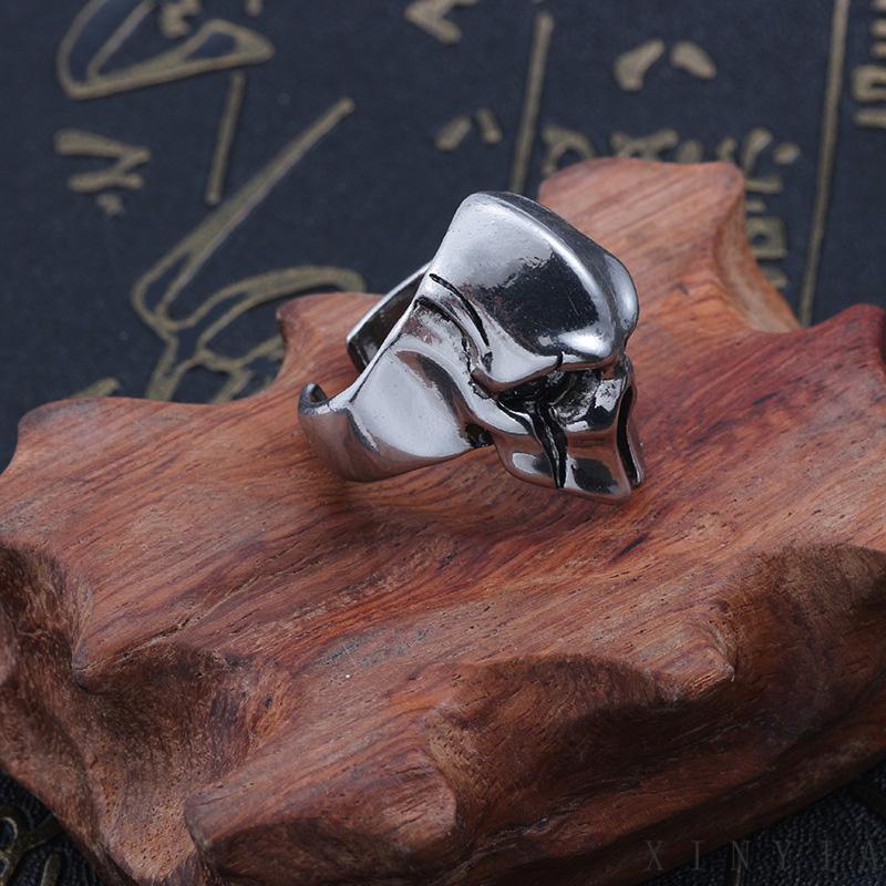 Cincin Bahan Alloy Bentuk Tengkorak Gaya Punk Retro Untuk Pria