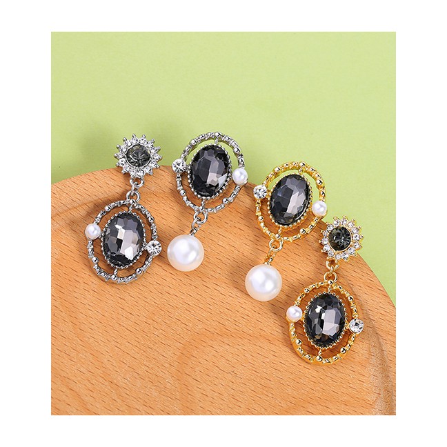 LRC Anting Tusuk Fashion Golden Asymmetric Crystal Flower Pearl Earrings D84697