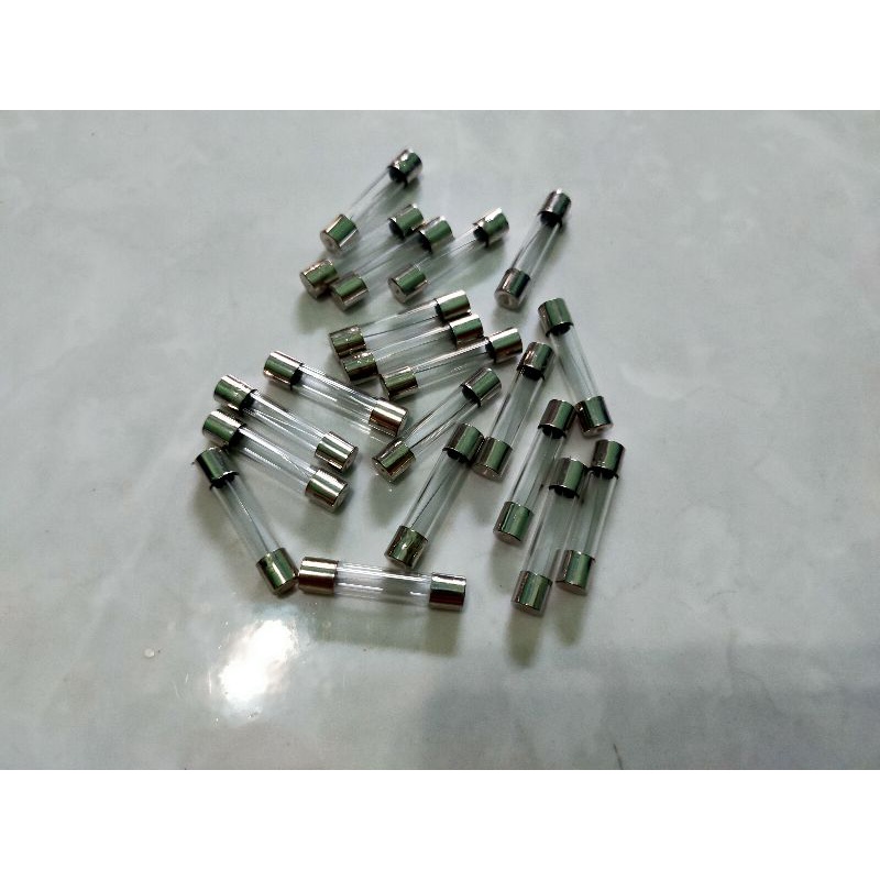 fuse glass besar 8a "6x30mm" ( harga/10pcs)