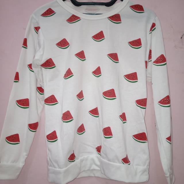 PRELOVED Sweater Semangka Watermelon Ukuran M Putih Outerwear Wanita