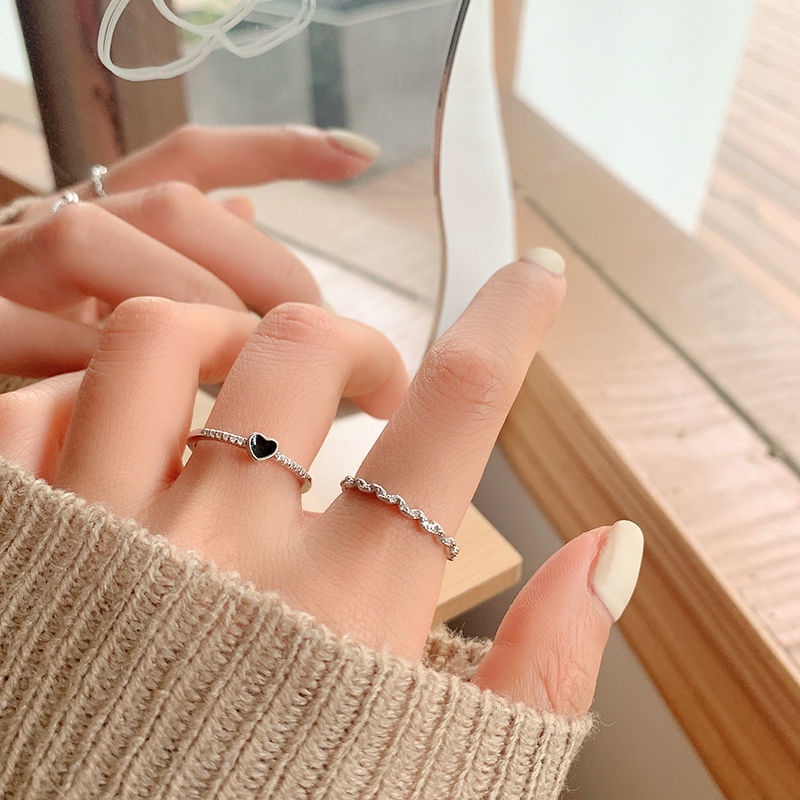 YEEZII Set Cincin Model Terbuka Adjustable Desain Hati Hitam Aksen Kristal Warna Silver Untuk Wanita