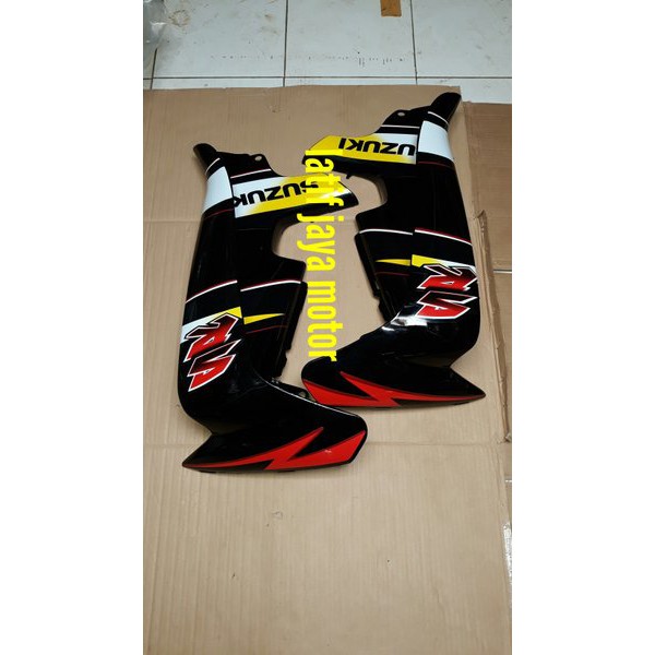 sayap suzuki smash hitam lis thn 2004  .