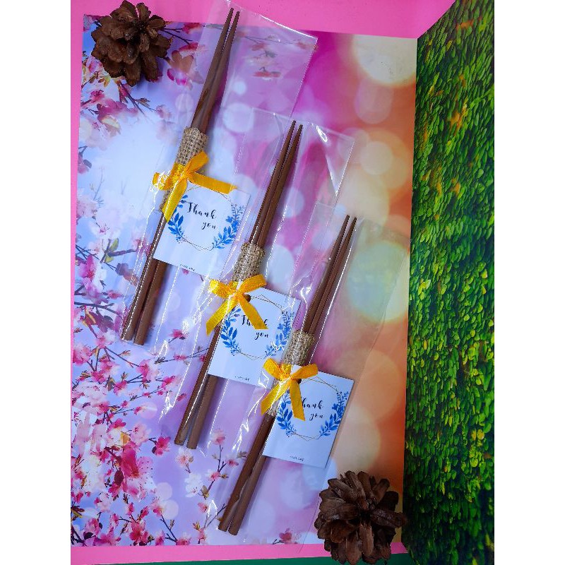 Souvenir sumpit kayu