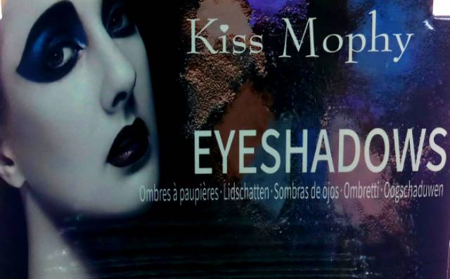 EYESHADOW &amp; BLAUSH ON  PALETTE KISS MOPHY seri A