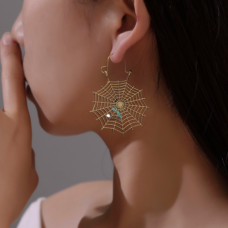 Anting Baru Retro Kreatif Anting Laba-laba Web C Kata Anting Berukir Anting Logam Berlebihan