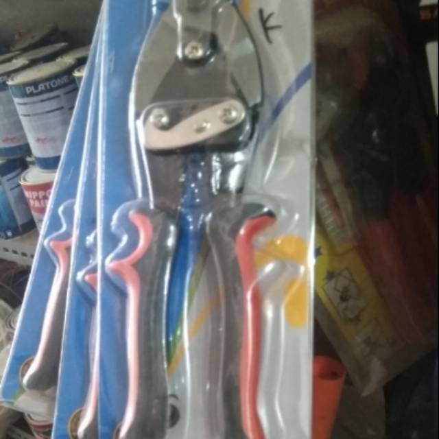 

Gunting holo atau baja ringan