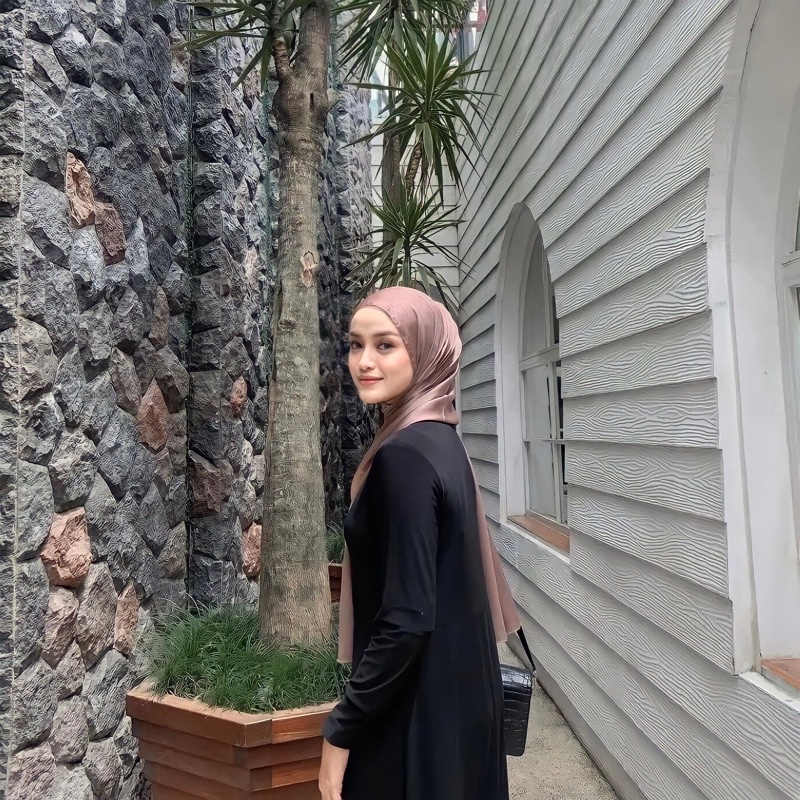 Pashmina Premium Satin Silk Malaysia Textured Crinkle (JAHIT TEPI KECIL SUPER RAPI)-Light Browny