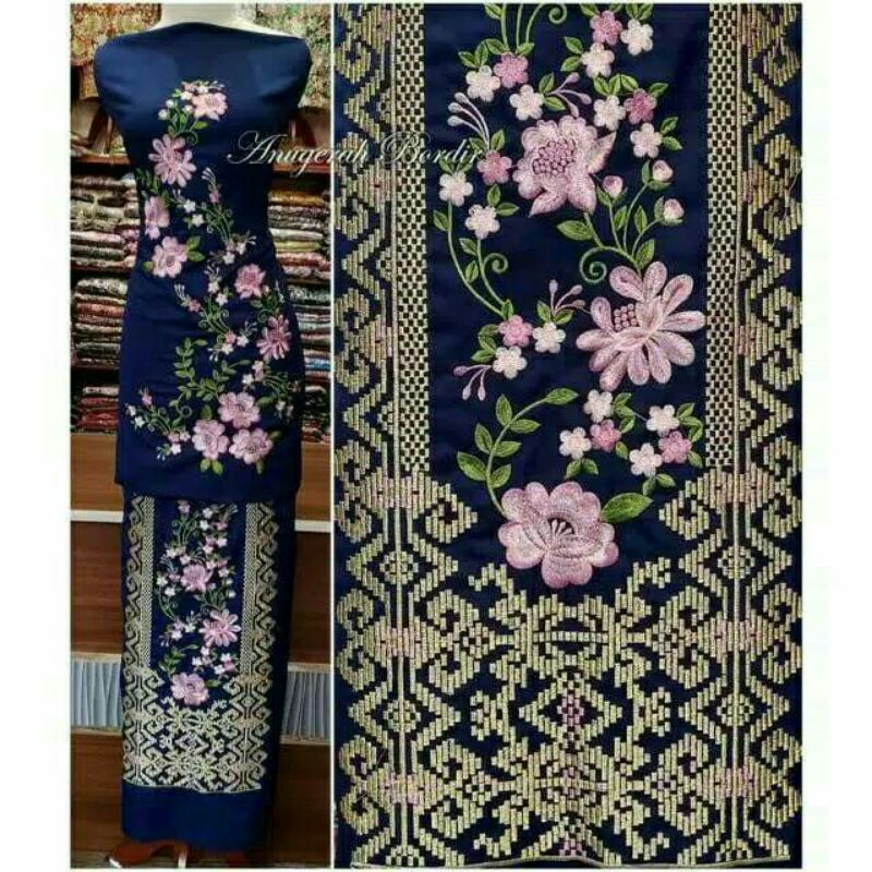 Kain bahan kurung bordir manual