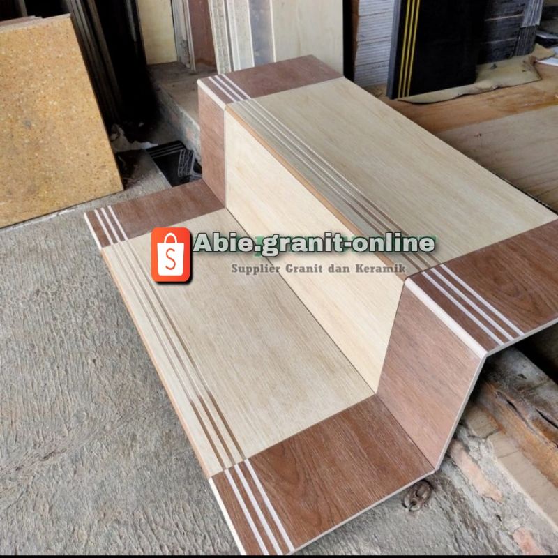 Granit lantai anak tangga motif kayu warna kombinasi tua muda by indogress