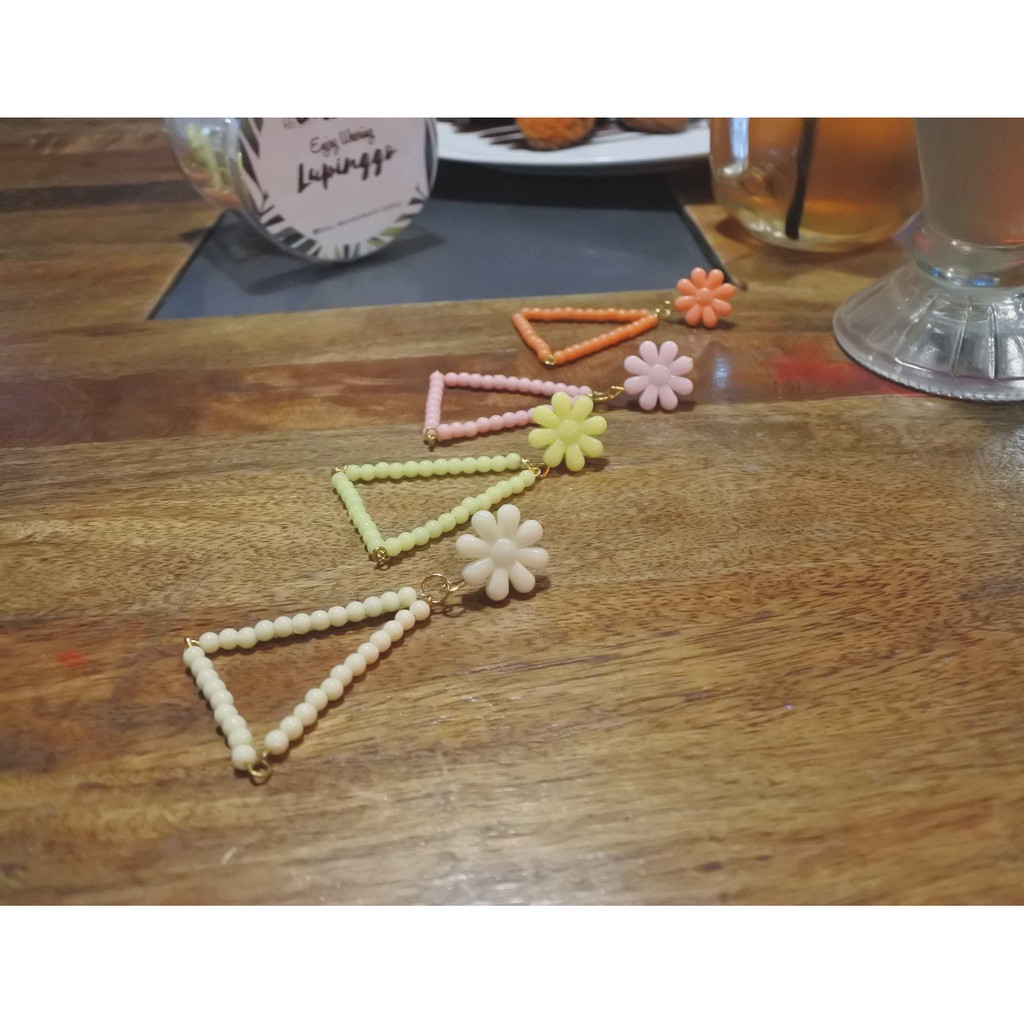 

PASTEL TRIANGLE (35K/pair)