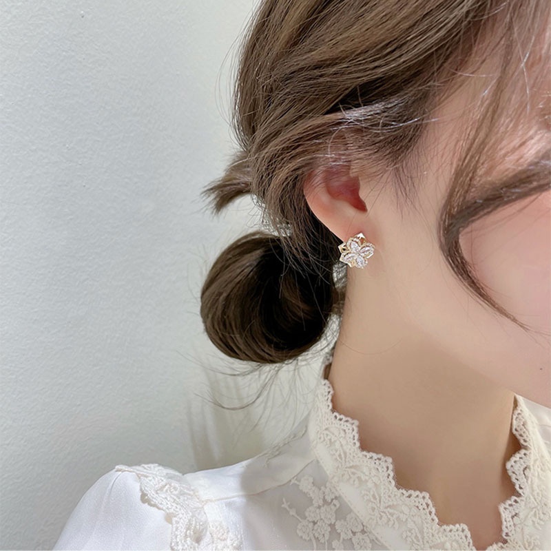 Female Korean S925 Silver Needle Earrings Rotatable Crystal Flower Earring Temperament Simple Earrings Sweet Heart Jewelry