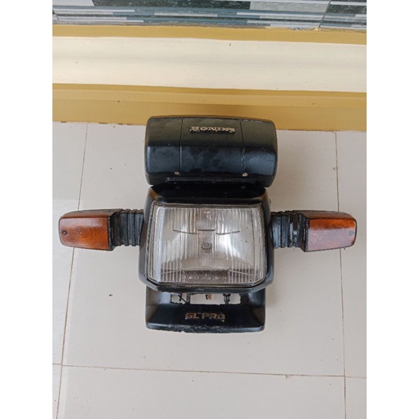 Set batok lampu depan plus speedometer Honda GL Pro. Original. seken bekas copotan