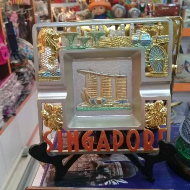 Hiasan asbak icon singapura