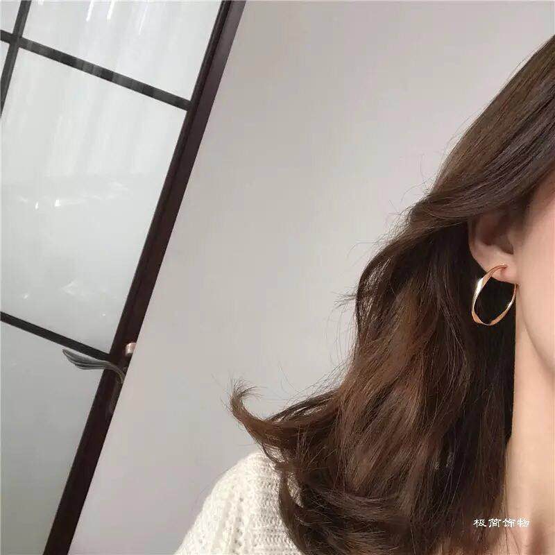 Anting Hoop Bulat Simple Elegan Gaya Korea untuk Wanita /  Fashion Elegant Women Girls Geometric