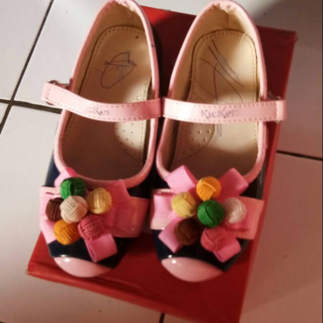 Sepatu kickers anak