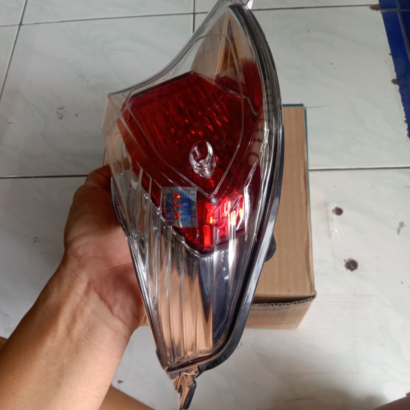 stoplamp lampu belakang 1 set Yamaha Vixion old Assy merk win