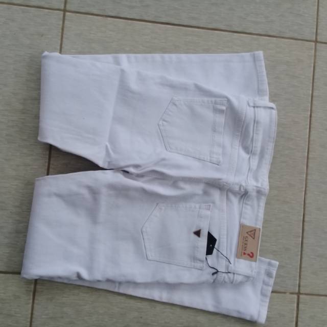 Celana Levis Putih