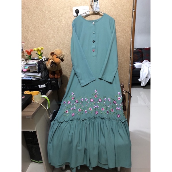 Preloved M Biru Bordir Bunga Kembang Motif Umrah Duyung Gamis Dress Sporty Syari Mutiara Rampel COD
