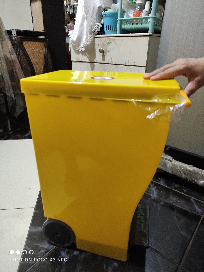Tempat Sampah Injak Dengan Roda 19 Liter