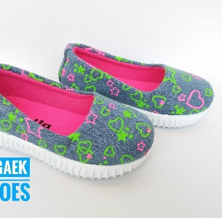 SALE SEPATU  ANAK  CEWEK USIA  1 2 3 4 5 6  TAHUN  SLIP ON 
