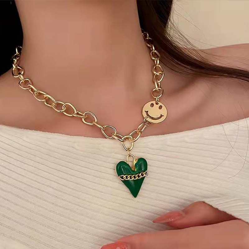 Kalung Rantai Liontin Hati Motif Smiley Face Ala Retro Warna Emas Untuk Wanita