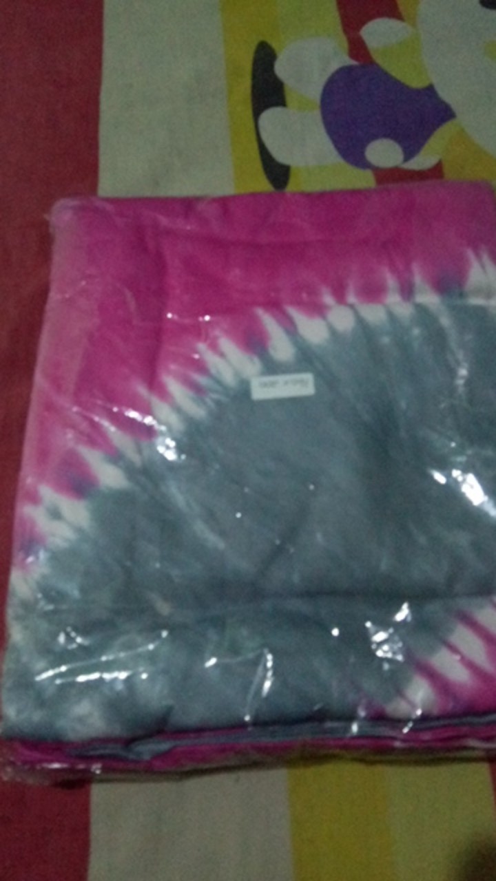 Sprei Khas Bali Motif Love Abu