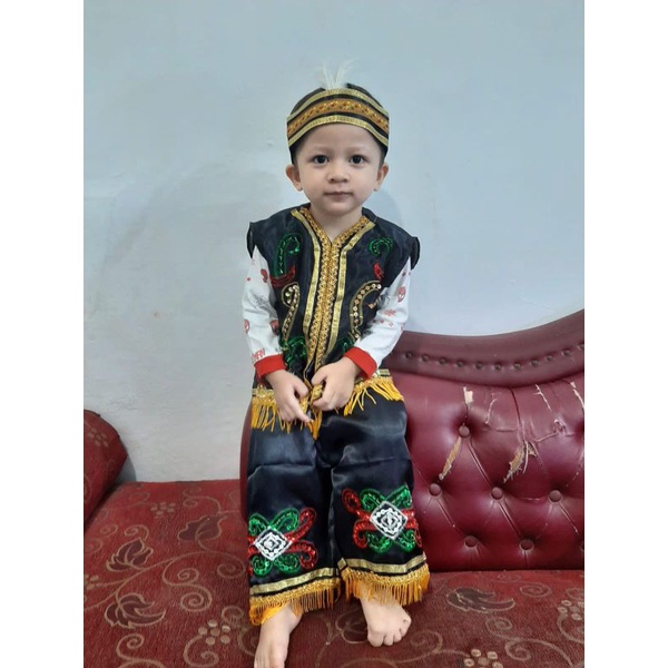 Baju adat kalimantan timur anak