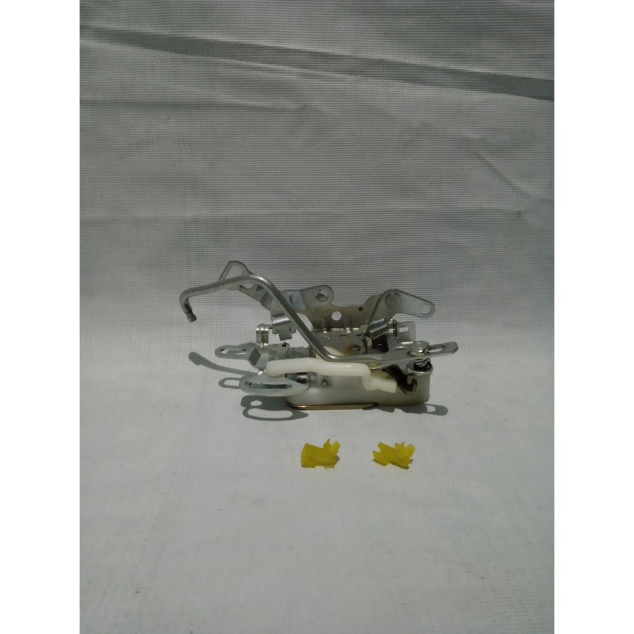 Doorlock / Kunci Pintu Kiri Isuzu Panther 8-94366-400-1