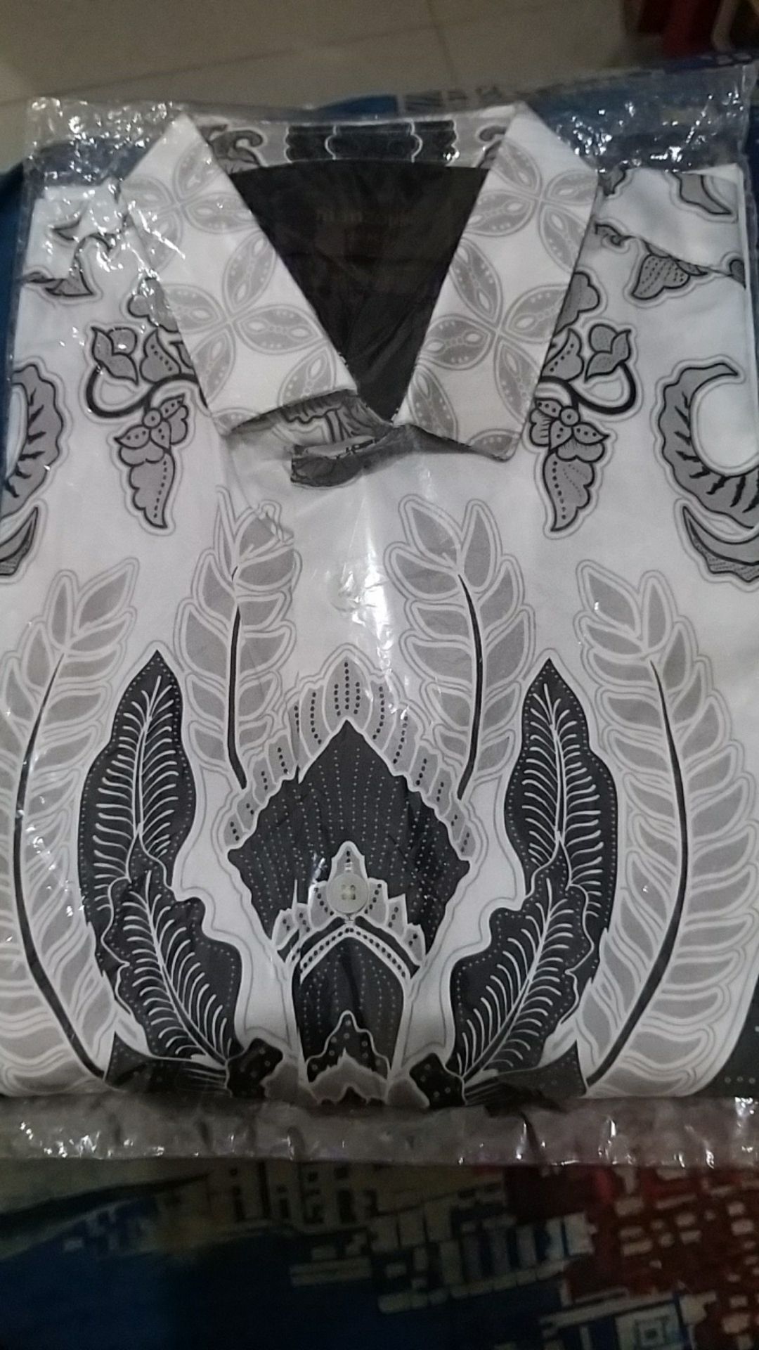 Manzone Kemeja Batik Pria Lengan Pendek Modern Fit Laksmada-white