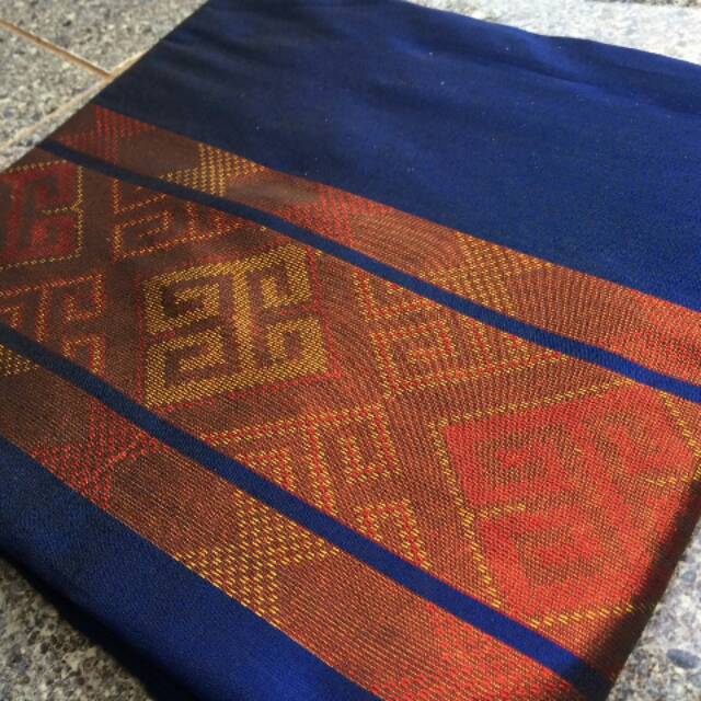 Tenun Baron polos Toraja